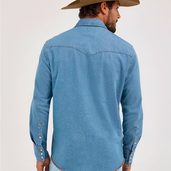NWT Wrangler Men’s Light Blue Denim Shirt - Classic Western Style - Picture 2 of 4